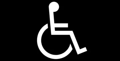 Symbol osoby niepełnosprawnej na czarnym tle